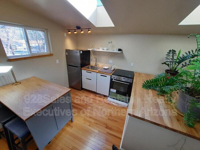 Building Photo - 2304 N Talkington Dr