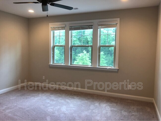 Building Photo - 10728 Vanguard Pkwy