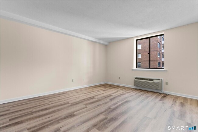 Building Photo - 1460 Elm St