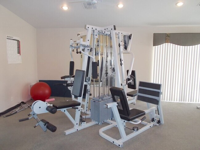 Building Photo - Beautifully Maintained Fully Furnished Home – Move-In Ready!