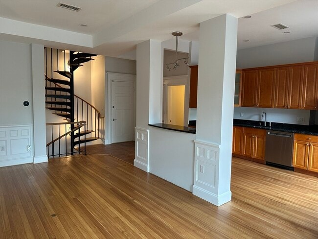 Building Photo - 1757 Beacon St