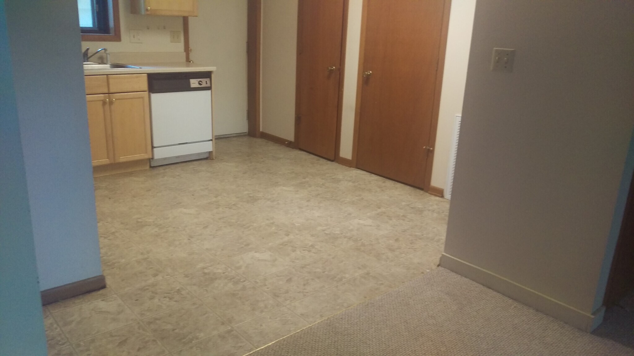 Building Photo - 924 Kellogg Ave