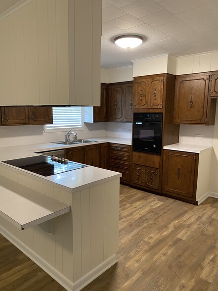 Kitchen - 738 Granger St