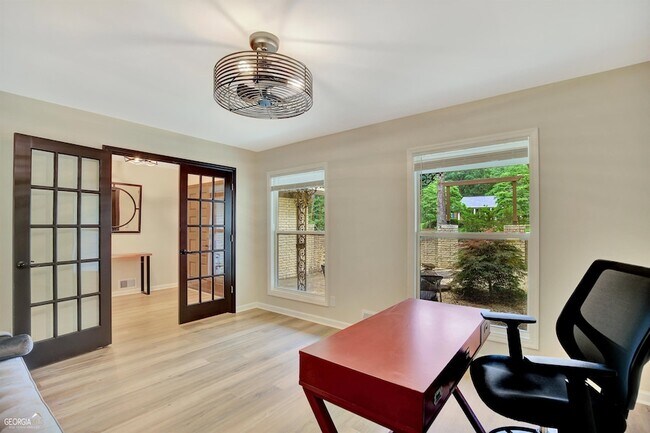 Building Photo - 213 Oakmount Dr
