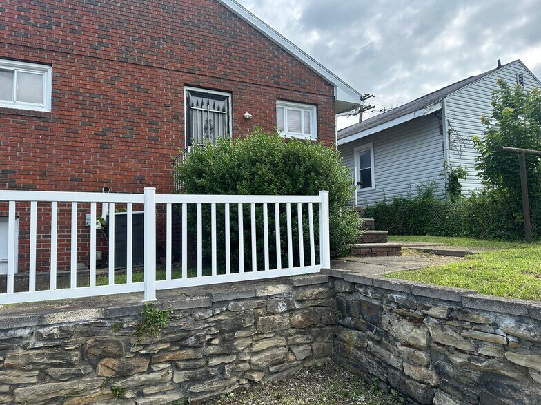 Building Photo - 218 Broad St