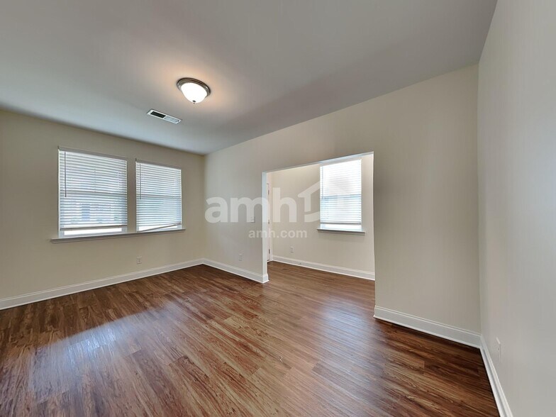 Building Photo - 241 Lake Vista Dr