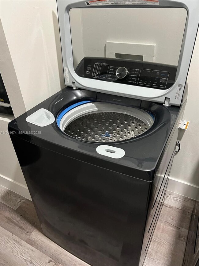 Building Photo - 710 Bedford Point Ave