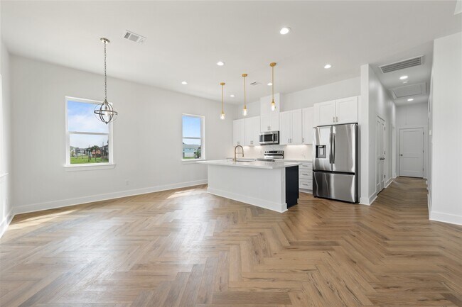 Building Photo - 23107 Miramar Dr