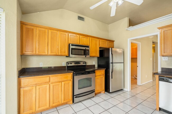 Building Photo - 119 Encino Dr