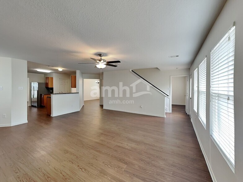 Building Photo - 3631 Barkers Crossing Ave