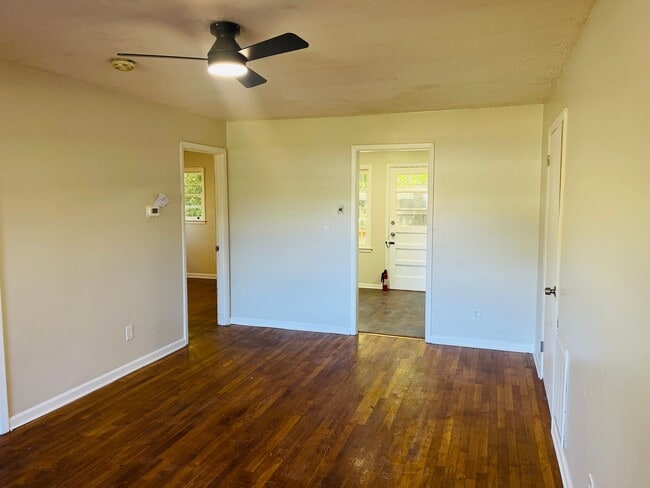 Building Photo - 531 Locke St