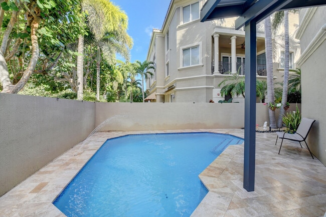 Building Photo - 921 Osceola Dr
