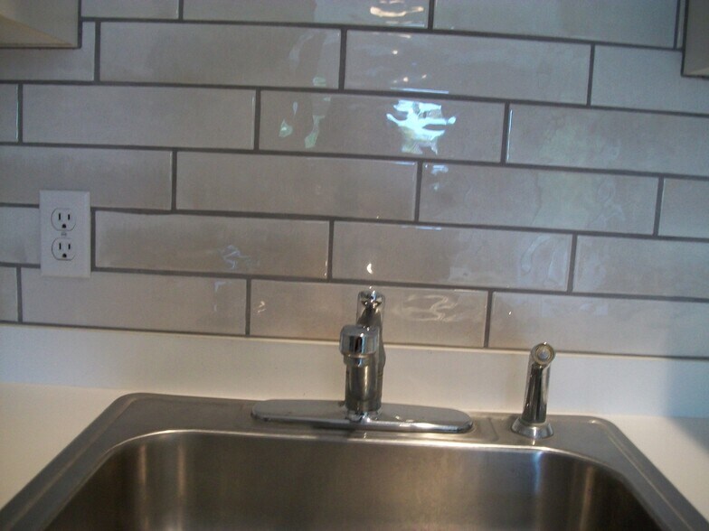 Shiny white subway tile - 315 Rantoul St
