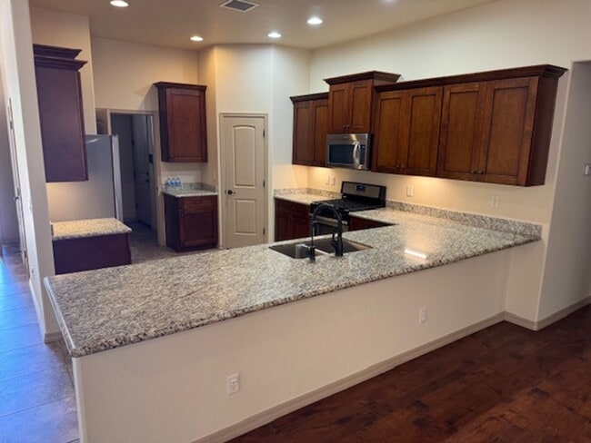 Building Photo - Gorgeous 3-bedrooms, 2-baths home located in Willow Hills! "In Prescott"