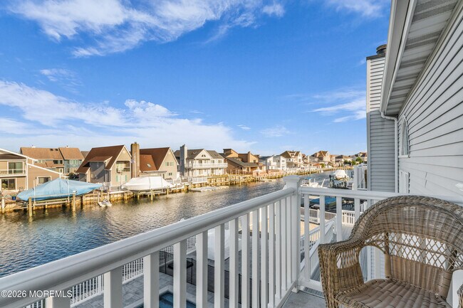 Building Photo - 3330 Windsor Ave