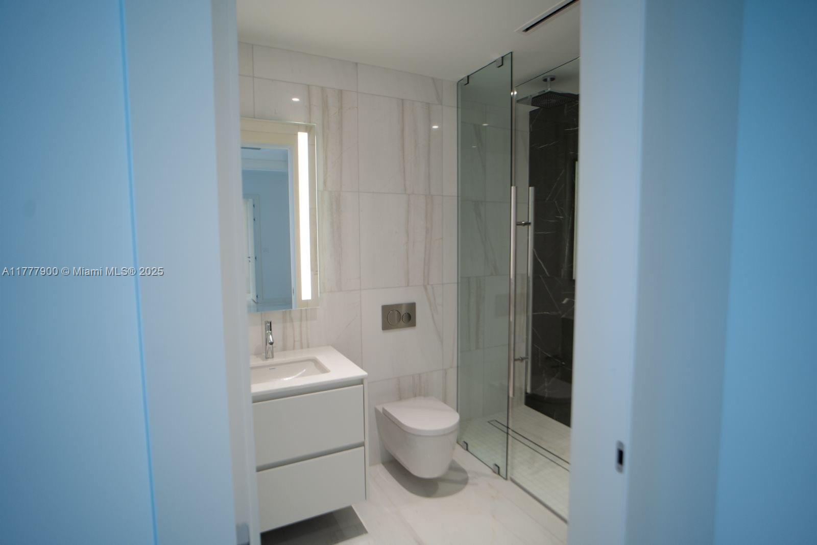 Building Photo - 300 Biscayne Boulevard Way