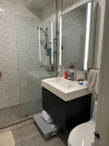 Building Photo - 808 N Greenview Ave