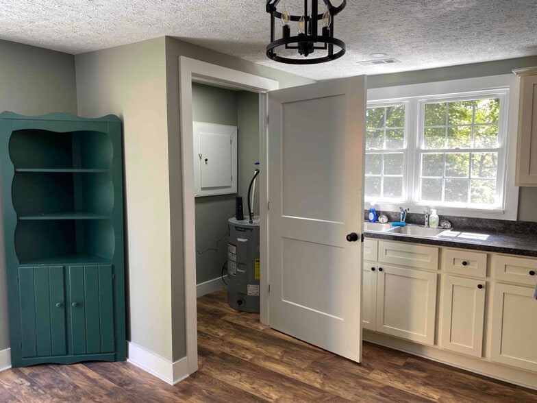 Building Photo - 619 Allison Ave