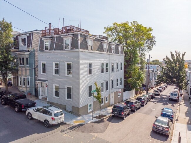 Building Photo - 47 Telegraph St