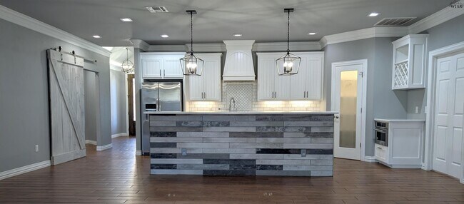 Building Photo - 2916 S Shepherds Glen