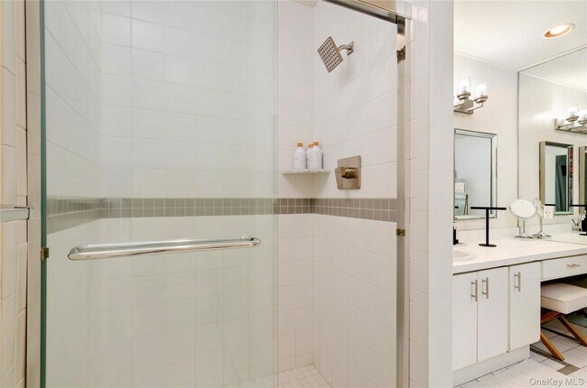 Building Photo - 24 N Quarter Rd