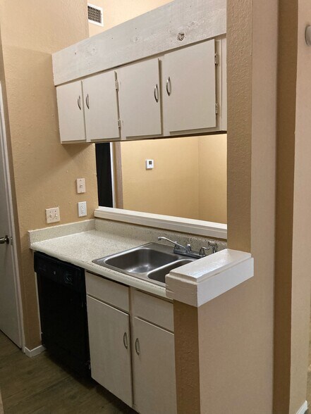 Kitchen bar - 5220 Tahoe Trl