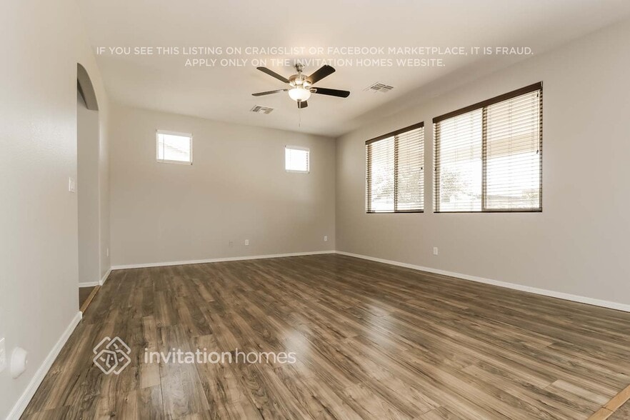 Building Photo - 17601 W Lilac St