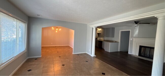 Building Photo - 381 Summerhill Rd