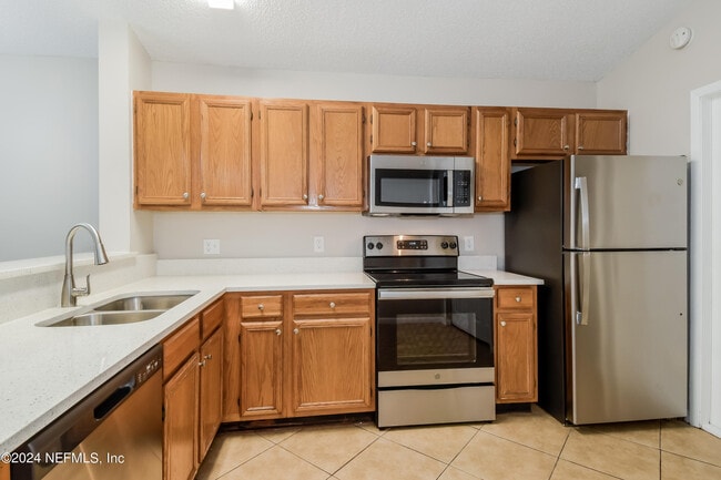 Building Photo - 8761 Pinevalley Ln