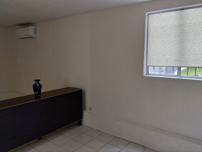 Building Photo - 810 Porter St