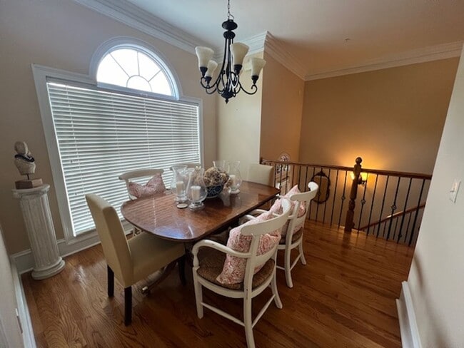 Building Photo - 2 bed 2.5 Condo- Great Location!