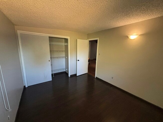 Building Photo - 2217 Cherry Dr