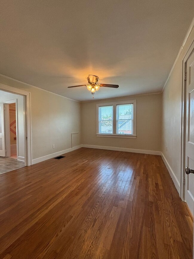 Building Photo - 104 Fairway Dr