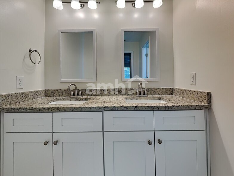 Building Photo - 170 Belle Grove Cir