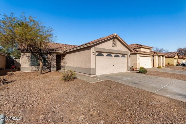 Building Photo - 574 W Kingman Dr