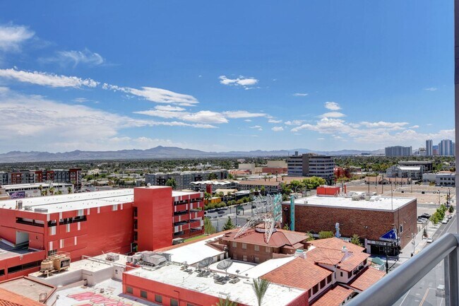 Building Photo - HIGHRISE DOWNTOWN, FULLY FURNISHED!