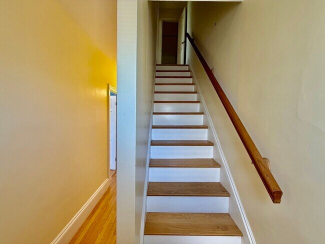 Building Photo - 12 Hall Pl