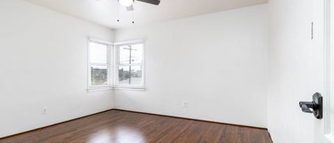 Building Photo - 627 60th St