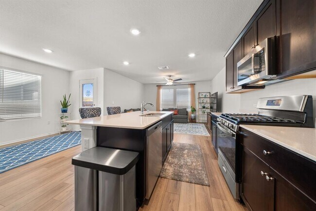 Building Photo - 7204 Sparkling Light Dr