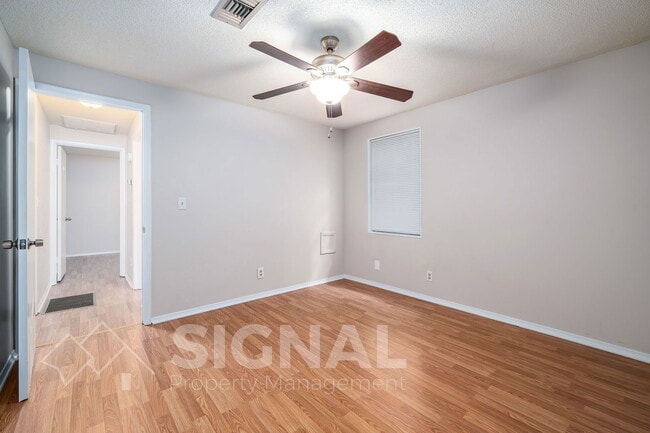 Building Photo - 5040 Oak Leaf Cir