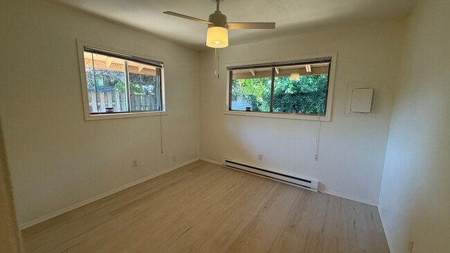 Building Photo - Great Duplex 2bd 2bath Big yard, Parking, ...