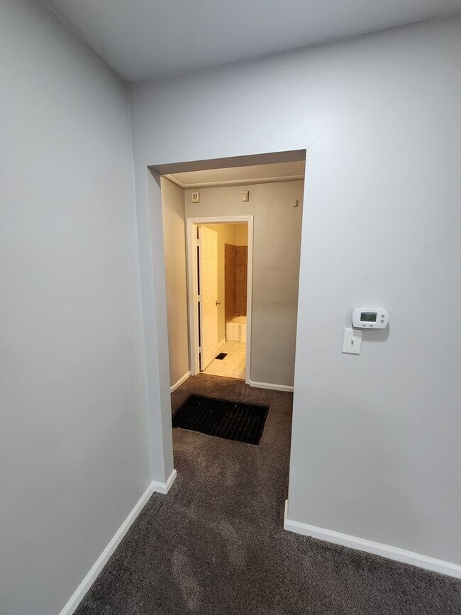 Building Photo - Freshly painted 2 bedroom 1 bath with a detached garage!