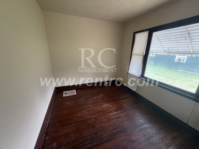 Building Photo - 625.5 Commercial-