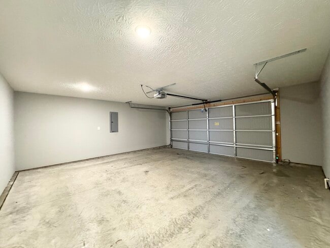 Building Photo - 127 Landry Ln