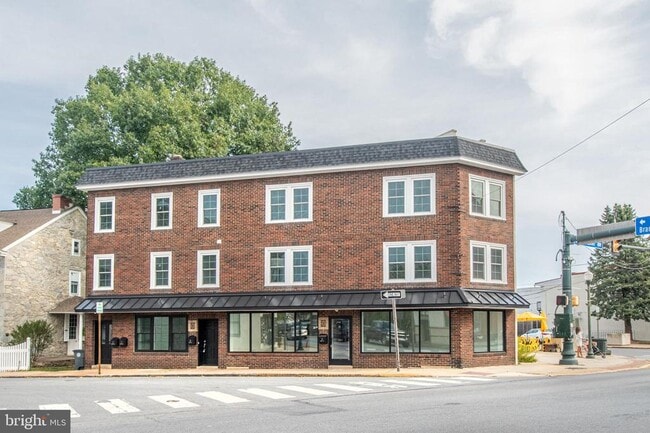 Building Photo - 5 Park Ln