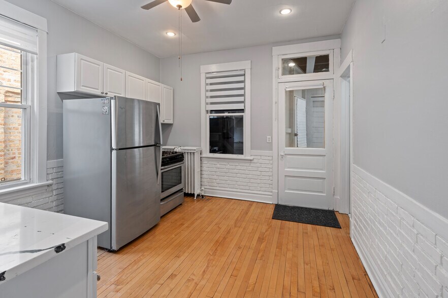 Building Photo - 3915 N Seeley Ave