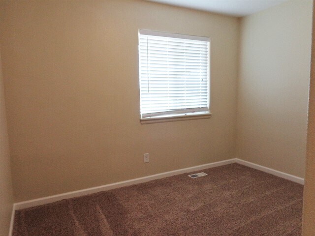 Building Photo - 2500 Park View Dr