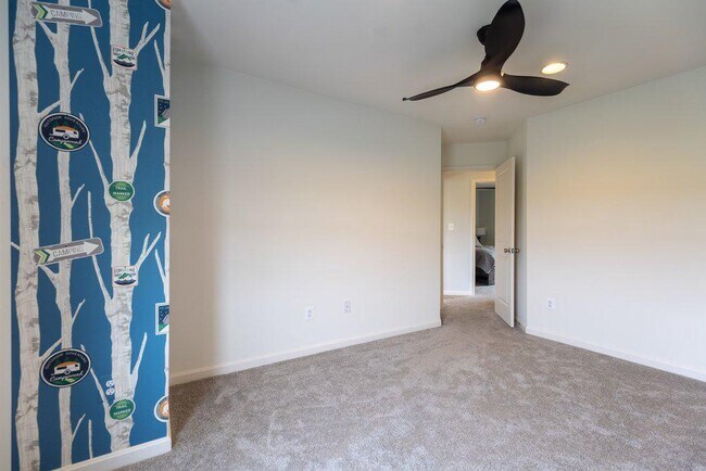 Building Photo - 174 Paradise View Dr