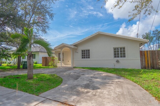 Building Photo - 15650 NW 39th Ct