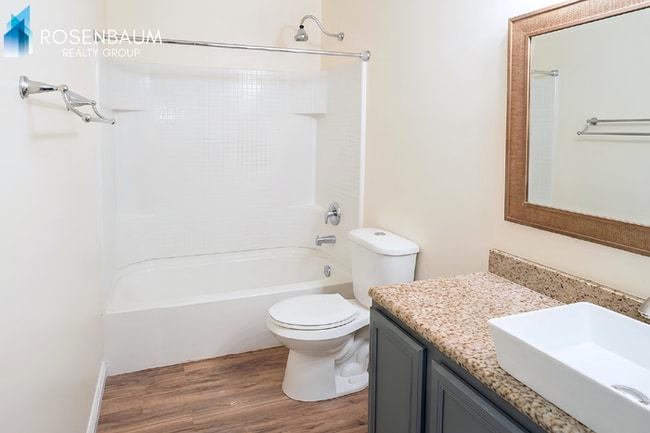 Building Photo - Beautiful 5-beds, 2.5-baths two-story home in the desirable Rancho Marana community!